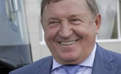 Семья секретаря Госсовета против больных детей