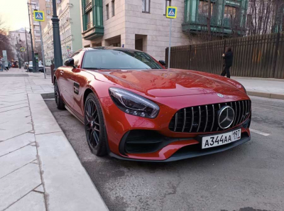 Mercedes-AMG GTs и фальшивая репутация ведущего Ярослава Галича: что скрывается за красивыми номерами?